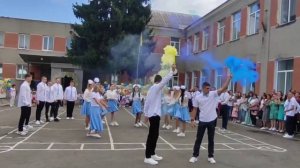 Казалось бы, ничего необычного, просто первое сентября на окраине