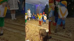 Новогодний Утренник в Детском саду ЗЕМЛЯНИЧКА 5 группа  г.Мытищи