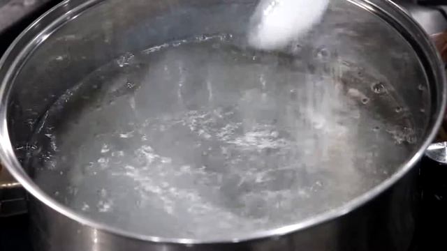 Как ПРАВИЛЬНО чистить и варить КАЛЬМАРЫ! Получаются очень нежные и вкусные. Быстро и просто!