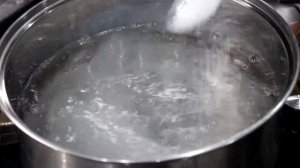 Как ПРАВИЛЬНО чистить и варить КАЛЬМАРЫ! Получаются очень нежные и вкусные. Быстро и просто!