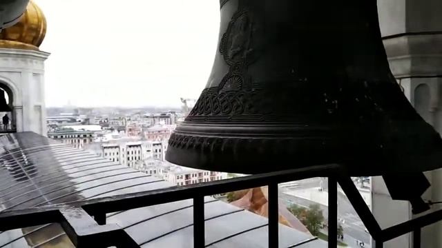 колокольный звон в храме Христа спасителя