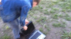 РАСПРАВА со Старым Ноутбуком - Ноутбук выкинули в окно