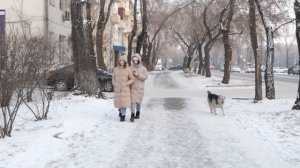 Почему на улице так холодно?