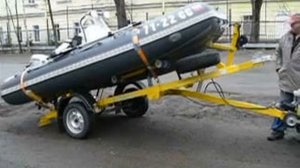 Прицеп для лодки с самосвальным устройством