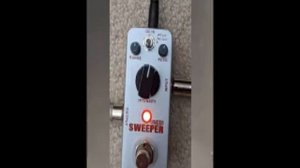 Mooer Sweeper Dynamic Envelop Filter Bass Pedal on a Super Strat