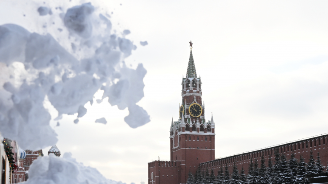 Четверть месячной нормы: рекордный снегопад накрыл Москву