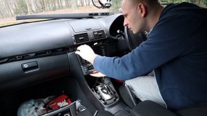 Toyota Avensis T25 2.0 VVI Radio and climate controls removal.