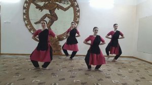 Онлайн мастер-класс «Основы техники классического индийского стиля танца Бхаратанатьям»