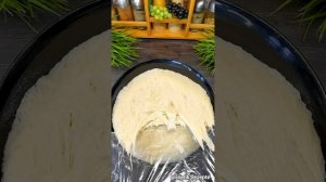 Пышные пончики необычной формы, мягкие и воздушные внутри, с хрустящей корочкой снаружи.