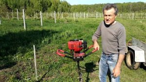 Установка бетонных столбиков.