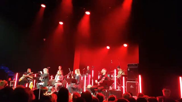 Сурганова и Оркестр. Абсолютный сталевар. Февральский ветер. 19.04.2019г. Вегас Сити Холл смотреть онлайн