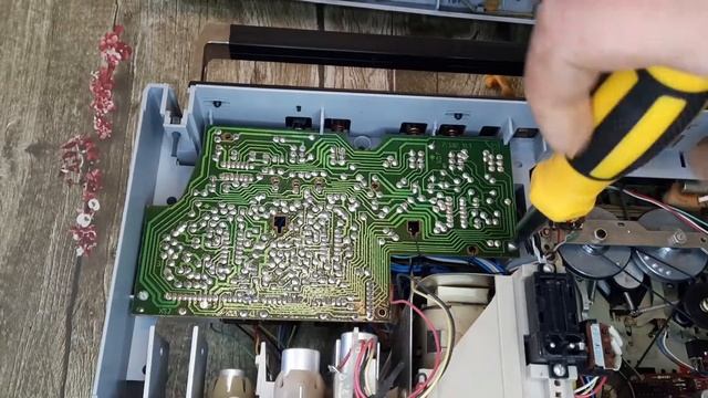 ?Заработок на СССР?Антиквариат?радио детали км конденсаторы,позолота ?