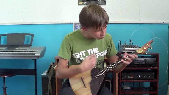 Мастер В.Ю.Черняев-Электробалалайка