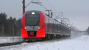 ЭС2Г-138 "Ласточка" летит сообщением Тюмень - Екатеринбург