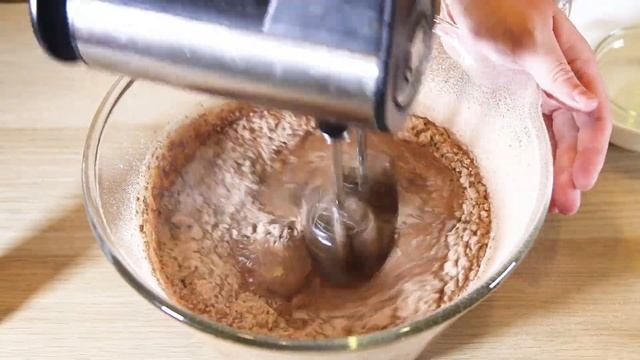 Шоколадный бисквит на кипятке. Шифоновый бисквит. Рецепт
