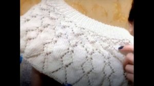 Узор круглой кокетки спицами.