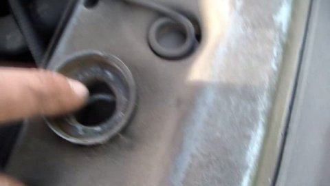 КАК ОТКРЫТЬ КАПОТ ЕСЛИ СОСКОЧИЛ - ОБОРВАЛСЯ ТРОС на ВАЗ