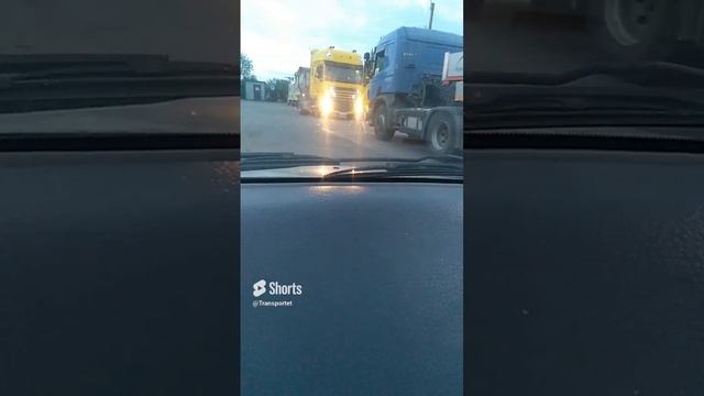 Трал приехал на заправку #shorts