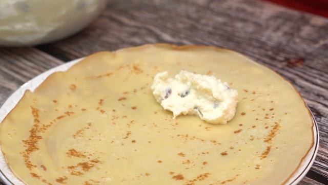 Нежные блинчики с творогом, изюмом и яблоками | ГОТОВИМ ВМЕСТЕ! смотреть онлайн