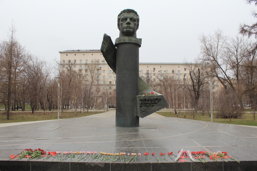 Гуляем по району. Летчик-космонавт Волков В. Н, памятник и человек