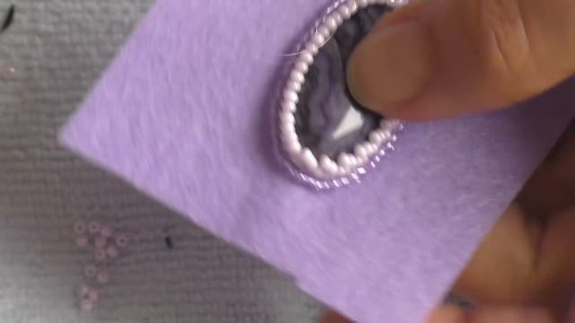 Двойной мастер класс: брошь в винтажном стиле и оригинальный способ оплетения кабошона бисером