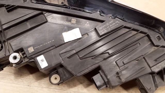 Фаpa лeвая Audi Q8 SQ8 RSQ8 2018-2023 год выпуcка Маtriх LED в cборе c блоком pозжига. смотреть онлайн