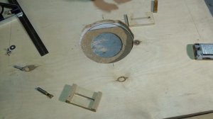 Установка нового фрезера в стол. Крепление фрезера. Приспособление для удержание кнопки