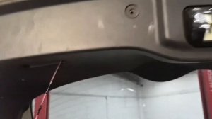 Infiniti EX35 замена лампочек подсветки номера. Снять обшивку (карту) задней (пятой) двери.