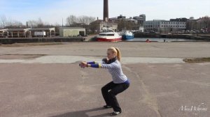 Лучший вызов приседаний - Green Sally Up Squat Challenge (Moby - Flower)