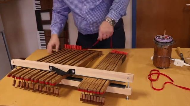 Гарнировка клавиатуры. Часть № 3 - Гарнировка передних капсюлей клавиатуры. смотреть онлайн