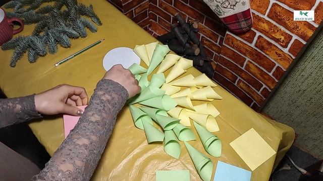 Новогоднее украшение своими руками из цветной бумаги смотреть онлайн