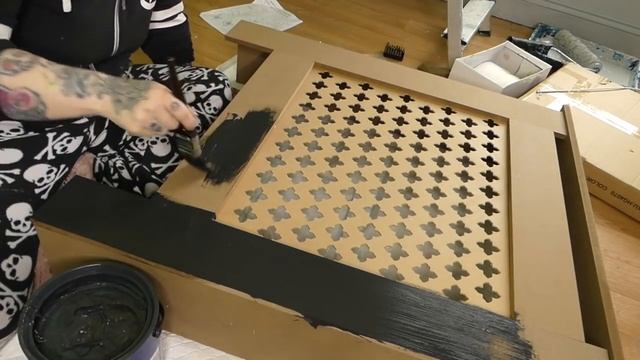 Junkyard To Gothic Boudoir *Decorating Vlog* PART 1 // Emily Boo смотреть онлайн