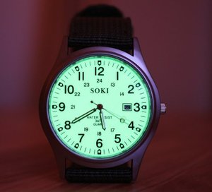Часы с люминесцентным (светящимся) циферблатом