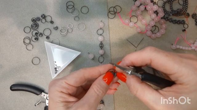 Очень длинное украшение из розового кварца. Моносерьга