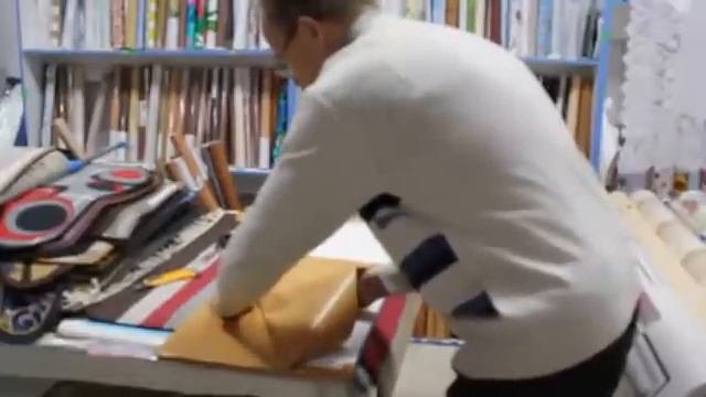 Как наклеить самоклейку