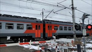 Электропоезд ЭТ2М-054 сообщением №6455 Екатеринбург - Н-Тагил на жд переезде станция Исеть СвЖД РЖД