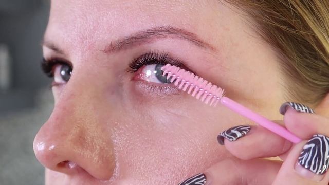 КАК ПРАВИЛЬНО РАСЧЕСЫВАТЬ НАРАЩЕННЫЕ РЕСНИЦЫ // УХОД ЗА РЕСНИЦАМИ смотреть онлайн