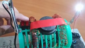 Как получить электрические тока напряжение с помощью магниты полей