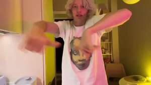 КАЯ ГОТОВИТ УЖИН для ПАРАДЕЕВИЧА