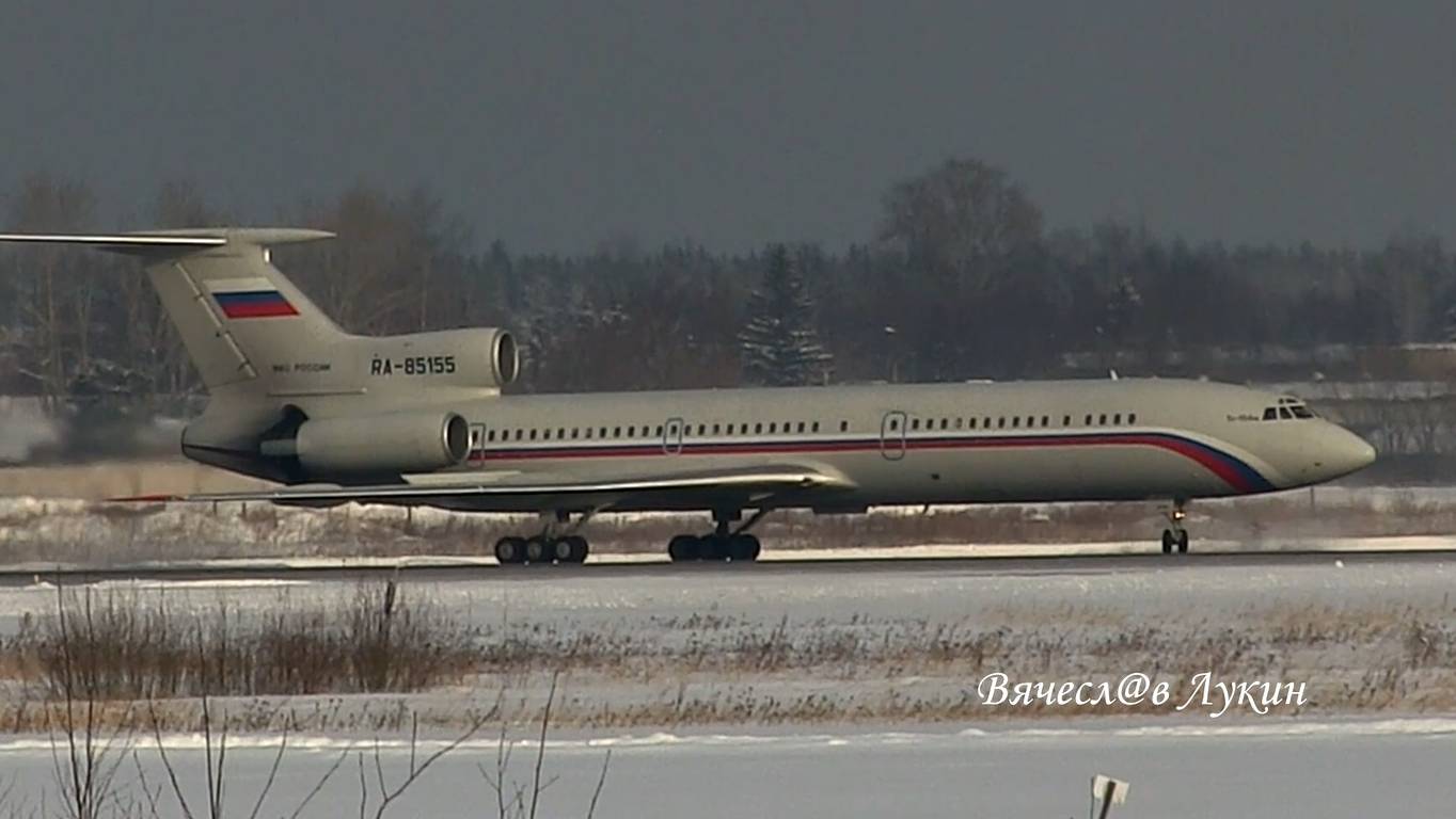 Вы видели как Туполев 154 крыльями машет при сильном ветре, и пикирует с 1000 до 300 метров!