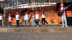 Детский коллектив выступил с песней Браво "Чёрный кот" в лагере