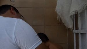 Alejandro bañandose en higuerote