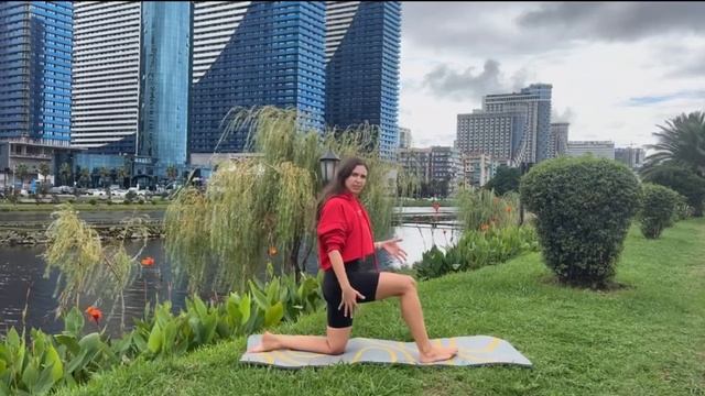 Зарядка на коврике! С видами Батуми. смотреть онлайн