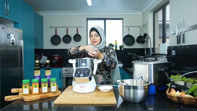 Winging it with Hoda | Falafel using Tefal Oleoclean Pro Deep Fryer смотреть онлайн