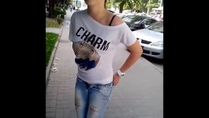 Проспорила, и пробежала днем по городу в одних трусах!
