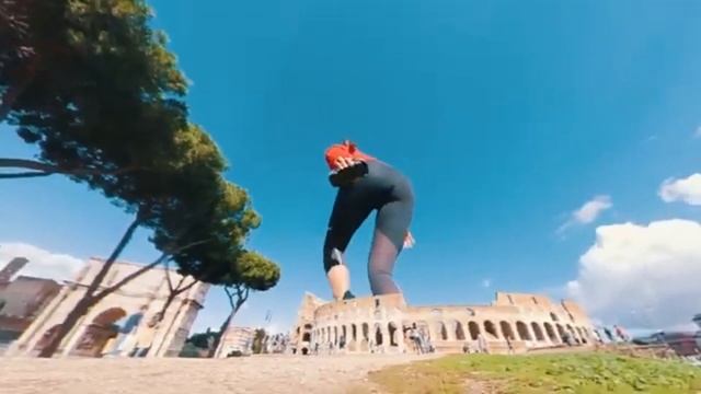Giantess in Toyota Commercial смотреть онлайн
