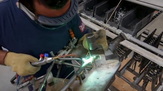 Brompton Bicycles and brazing смотреть онлайн