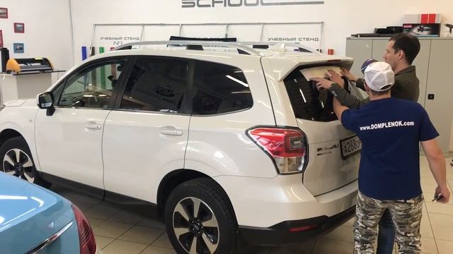 Клею логотип Толя Питерский на Субару Форестер смотреть онлайн