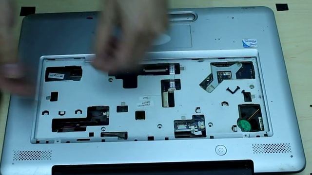 Ноутбук Toshiba Satellite как снять с ноутбука клавиатуру снять жесткий диск снять экран