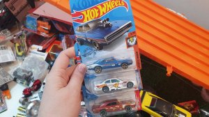 Великолепные Dodge Charger от Hot Wheels против Импалы и Банана